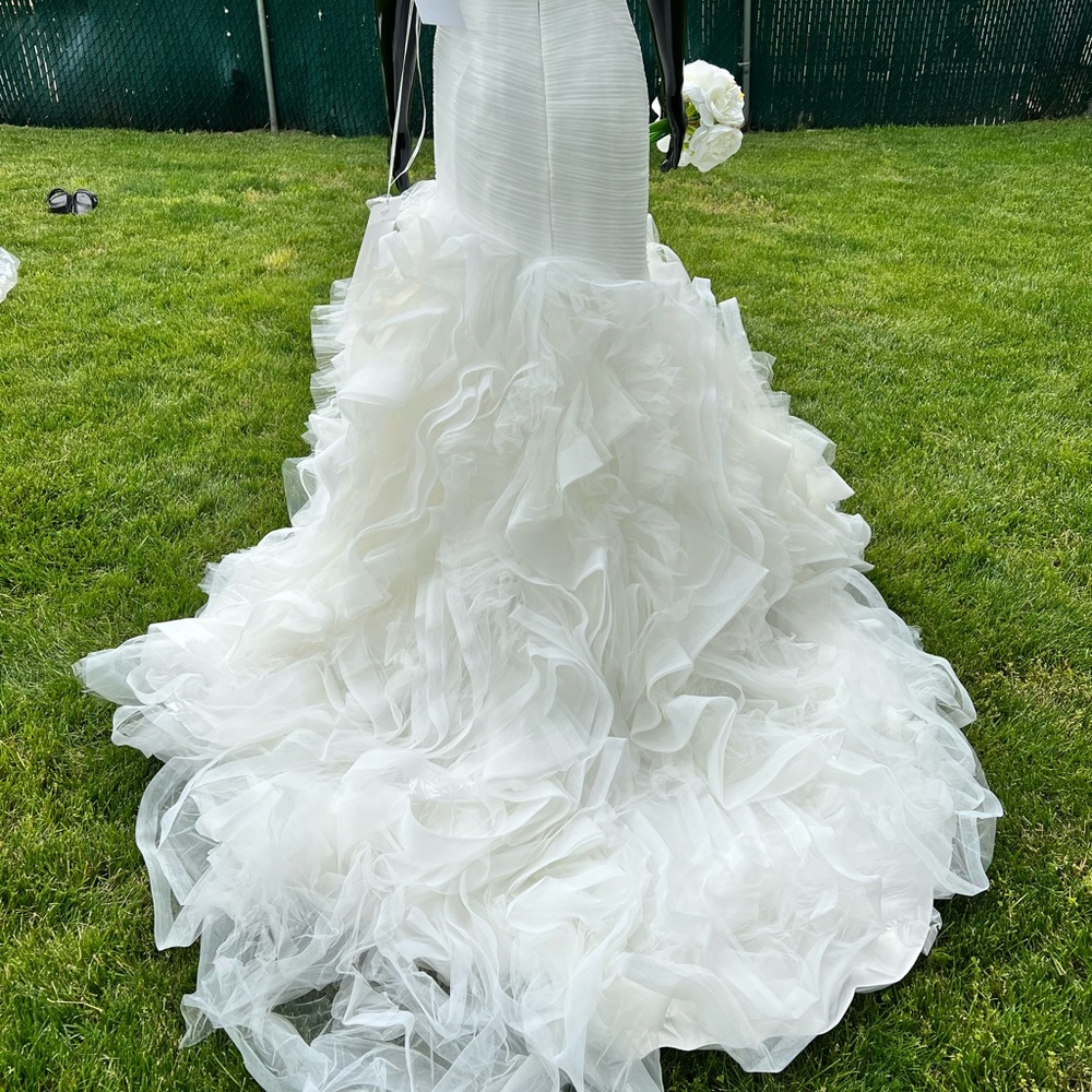 ABSOLUTELY STUNNING Pronovias Off-White Strapless Bridal Mermaid Gown Truffle - Picture 5 of 9